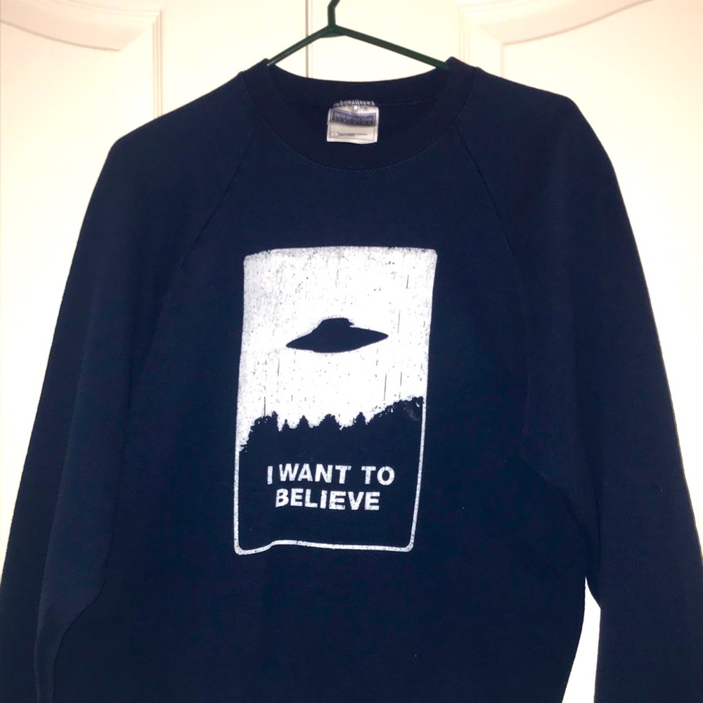 Graphic dark blue pullover crew neck